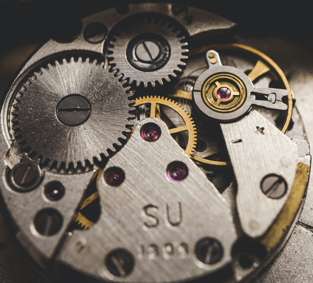 How to read a movement — a collector's introduction